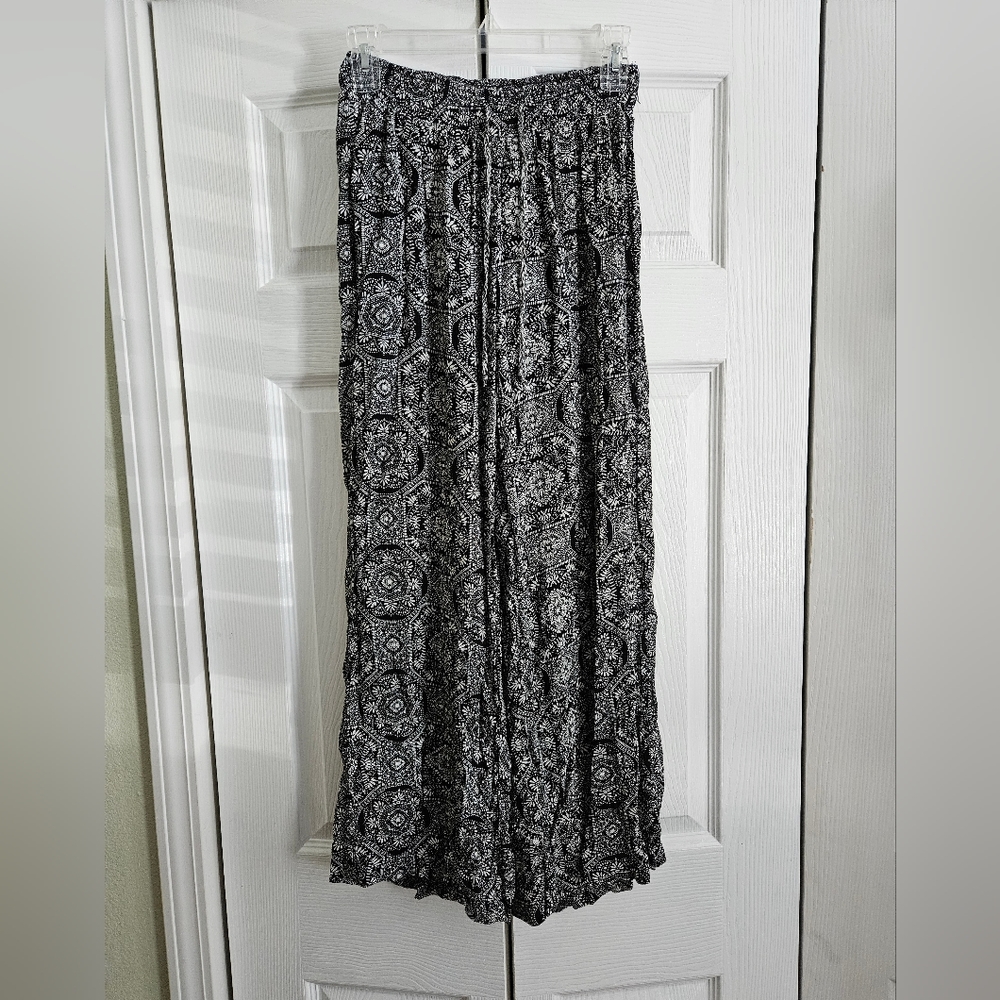 Flowy black and white pants